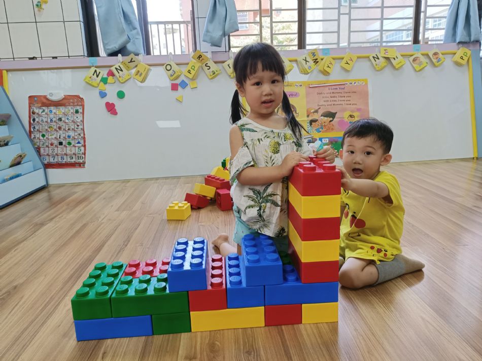 文件 : <FONT COLOR='red'>(109.06.23)樂高【騎木馬】-8.JPG</FONT> <BR> 尺寸 : <FONT COLOR='blue'>950 × 712</FONT> 圖元 <BR> 格式 : <FONT COLOR='green'>jpg</FONT> <BR> 大小 : <FONT COLOR='green'> -- </FONT> KB