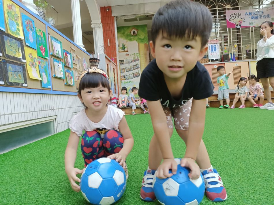 文件 : <FONT COLOR='red'>(109.06.17)體能【QQ棒棒糖】-6.JPG</FONT> <BR> 尺寸 : <FONT COLOR='blue'>950 × 712</FONT> 圖元 <BR> 格式 : <FONT COLOR='green'>jpg</FONT> <BR> 大小 : <FONT COLOR='green'> -- </FONT> KB