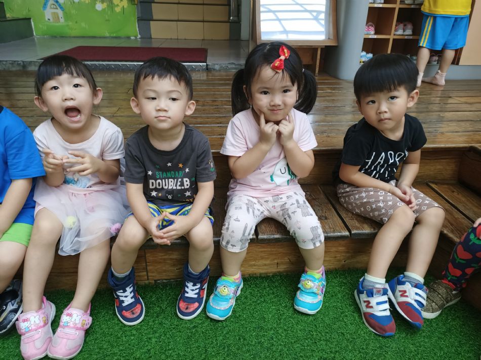 文件 : <FONT COLOR='red'>(109.06.17)體能【QQ棒棒糖】-7.JPG</FONT> <BR> 尺寸 : <FONT COLOR='blue'>950 × 712</FONT> 圖元 <BR> 格式 : <FONT COLOR='green'>jpg</FONT> <BR> 大小 : <FONT COLOR='green'> -- </FONT> KB