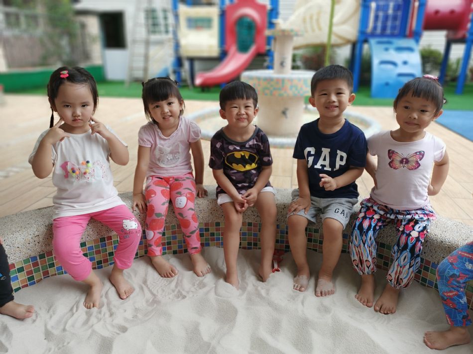 文件 : <FONT COLOR='red'>(109.06.20)玩沙趣-2.JPG</FONT> <BR> 尺寸 : <FONT COLOR='blue'>950 × 712</FONT> 圖元 <BR> 格式 : <FONT COLOR='green'>jpg</FONT> <BR> 大小 : <FONT COLOR='green'> -- </FONT> KB