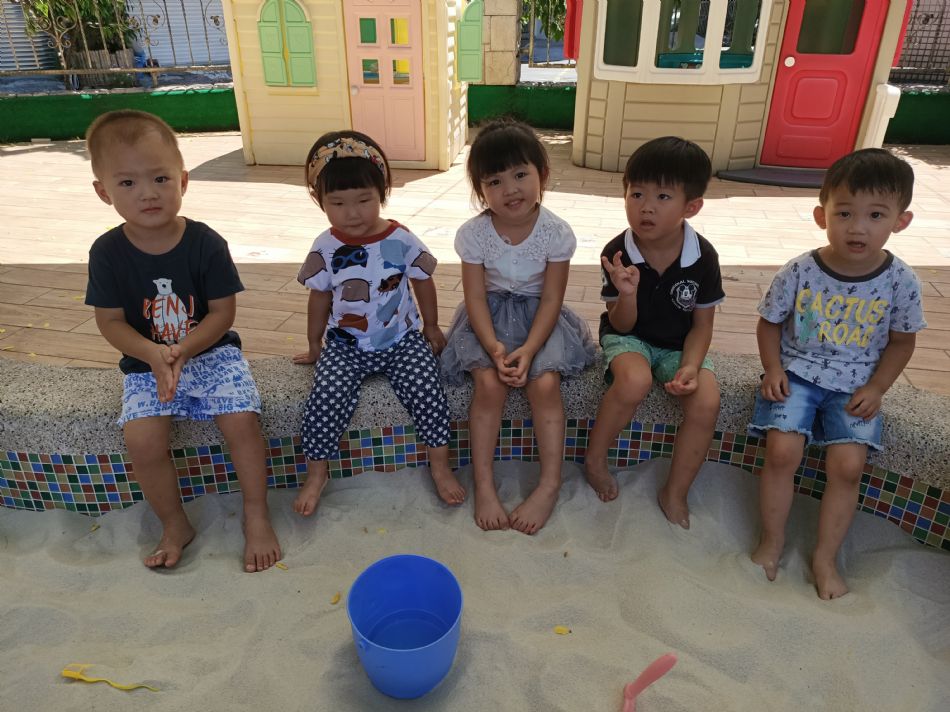 文件 : <FONT COLOR='red'>(109.06.22)開心玩沙-10.JPG</FONT> <BR> 尺寸 : <FONT COLOR='blue'>950 × 712</FONT> 圖元 <BR> 格式 : <FONT COLOR='green'>jpg</FONT> <BR> 大小 : <FONT COLOR='green'> -- </FONT> KB