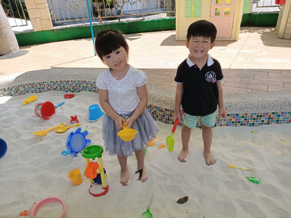 文件 : <FONT COLOR='red'>(109.06.22)開心玩沙-4.JPG</FONT> <BR> 尺寸 : <FONT COLOR='blue'>950 × 712</FONT> 圖元 <BR> 格式 : <FONT COLOR='green'>jpg</FONT> <BR> 大小 : <FONT COLOR='green'> -- </FONT> KB