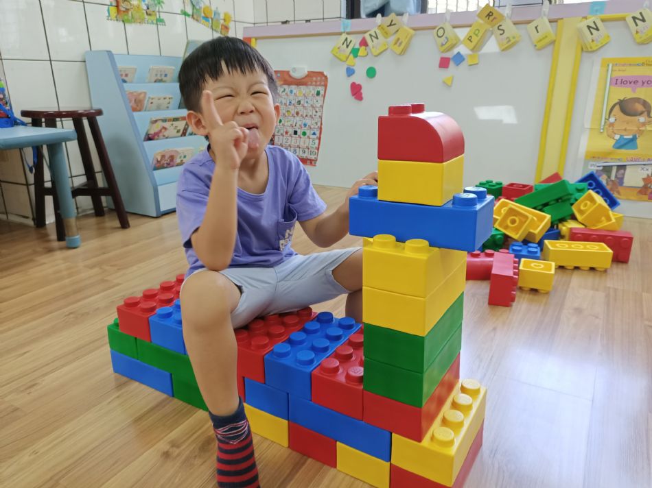 文件 : <FONT COLOR='red'>(109.06.23)樂高【騎木馬】-6.JPG</FONT> <BR> 尺寸 : <FONT COLOR='blue'>950 × 712</FONT> 圖元 <BR> 格式 : <FONT COLOR='green'>jpg</FONT> <BR> 大小 : <FONT COLOR='green'> -- </FONT> KB