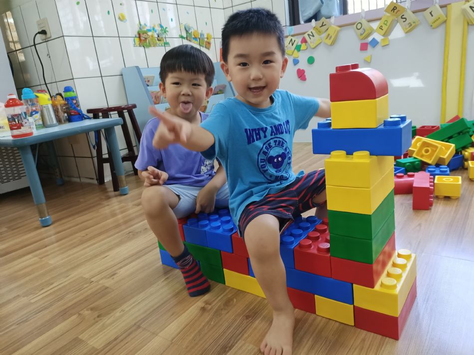 文件 : <FONT COLOR='red'>(109.06.23)樂高【騎木馬】-8.JPG</FONT> <BR> 尺寸 : <FONT COLOR='blue'>950 × 712</FONT> 圖元 <BR> 格式 : <FONT COLOR='green'>jpg</FONT> <BR> 大小 : <FONT COLOR='green'> -- </FONT> KB