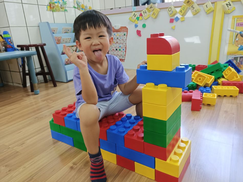 文件 : <FONT COLOR='red'>(109.06.23)樂高【騎木馬】.JPG</FONT> <BR> 尺寸 : <FONT COLOR='blue'>950 × 712</FONT> 圖元 <BR> 格式 : <FONT COLOR='green'>jpg</FONT> <BR> 大小 : <FONT COLOR='green'> -- </FONT> KB