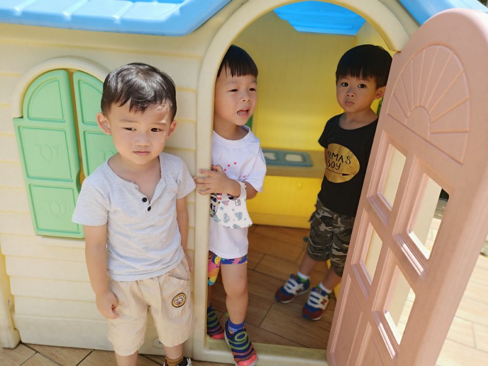 文件 : <FONT COLOR='red'>(109.06.24)操場活動-12.JPG</FONT> <BR> 尺寸 : <FONT COLOR='blue'>950 × 712</FONT> 圖元 <BR> 格式 : <FONT COLOR='green'>jpg</FONT> <BR> 大小 : <FONT COLOR='green'> -- </FONT> KB