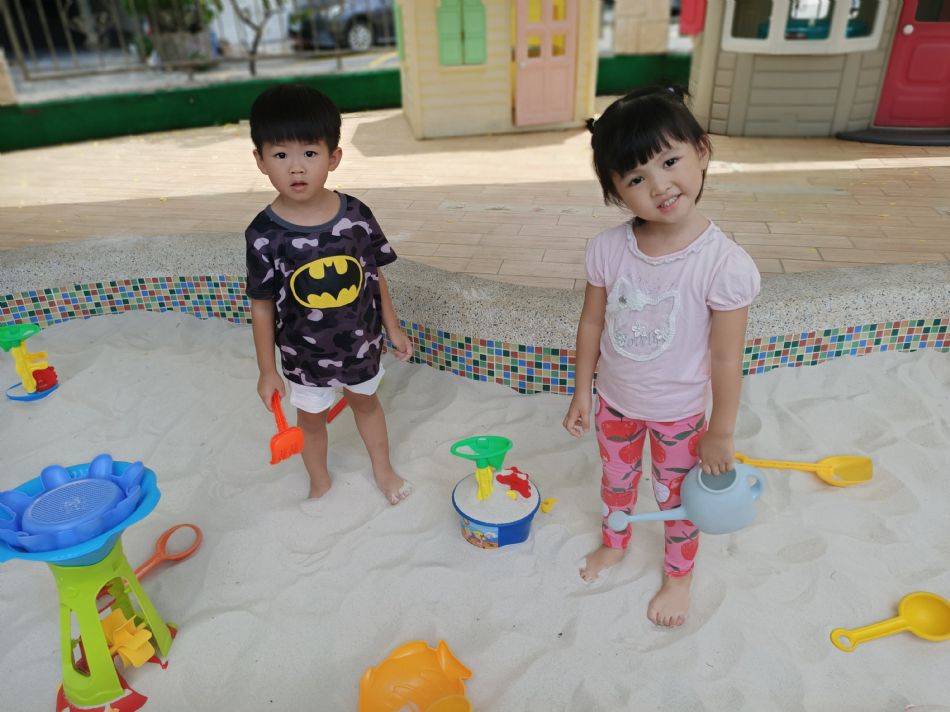 文件 : <FONT COLOR='red'>(109.06.20)玩沙趣-9.JPG</FONT> <BR> 尺寸 : <FONT COLOR='blue'>950 × 712</FONT> 圖元 <BR> 格式 : <FONT COLOR='green'>jpg</FONT> <BR> 大小 : <FONT COLOR='green'> -- </FONT> KB