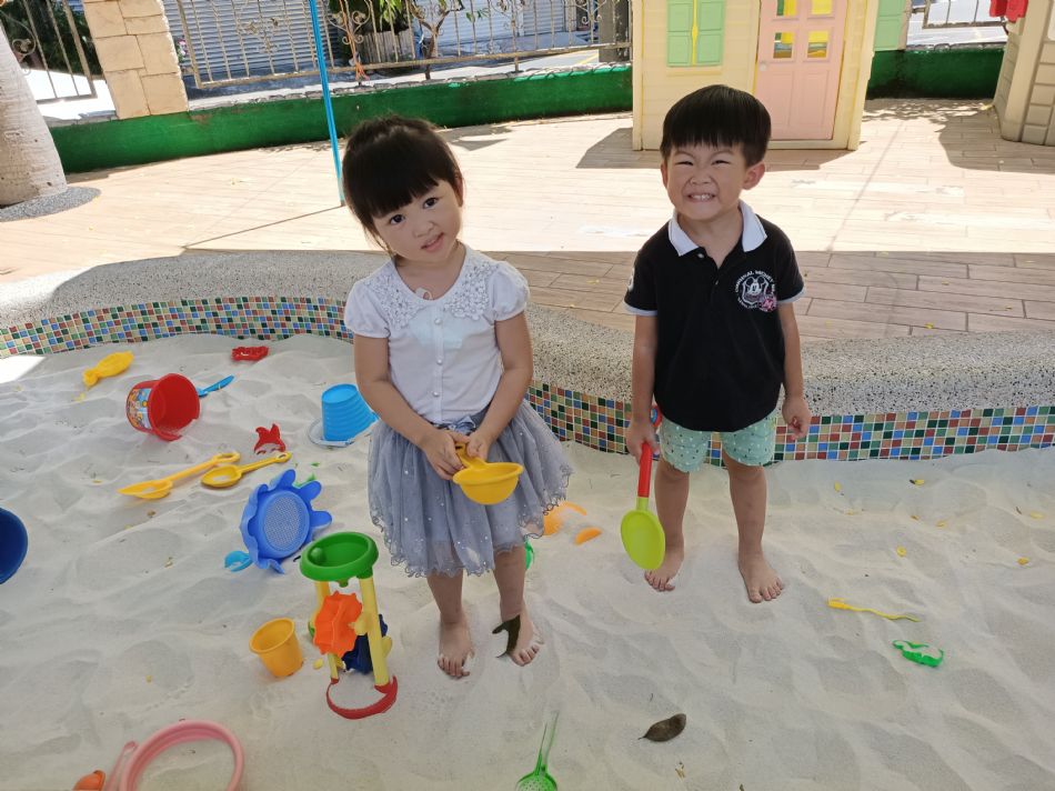 文件 : <FONT COLOR='red'>(109.06.22)開心玩沙-11.JPG</FONT> <BR> 尺寸 : <FONT COLOR='blue'>950 × 712</FONT> 圖元 <BR> 格式 : <FONT COLOR='green'>jpg</FONT> <BR> 大小 : <FONT COLOR='green'> -- </FONT> KB