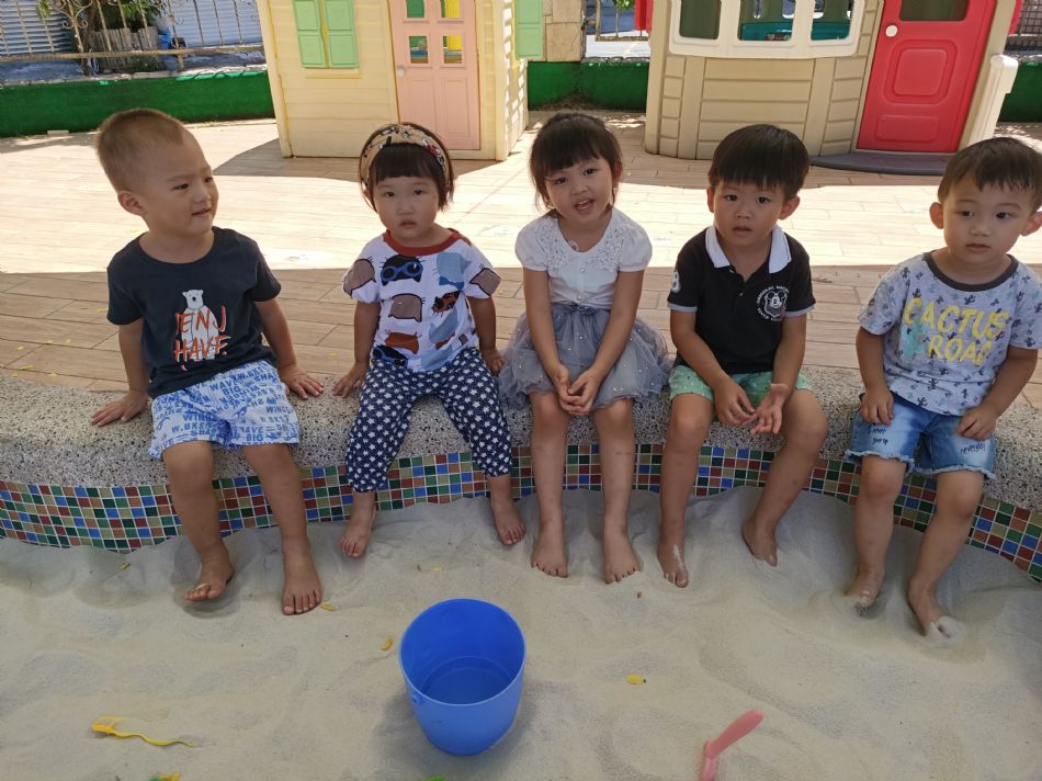 文件 : <FONT COLOR='red'>(109.06.22)開心玩沙-3.JPG</FONT> <BR> 尺寸 : <FONT COLOR='blue'>950 × 712</FONT> 圖元 <BR> 格式 : <FONT COLOR='green'>jpg</FONT> <BR> 大小 : <FONT COLOR='green'> -- </FONT> KB