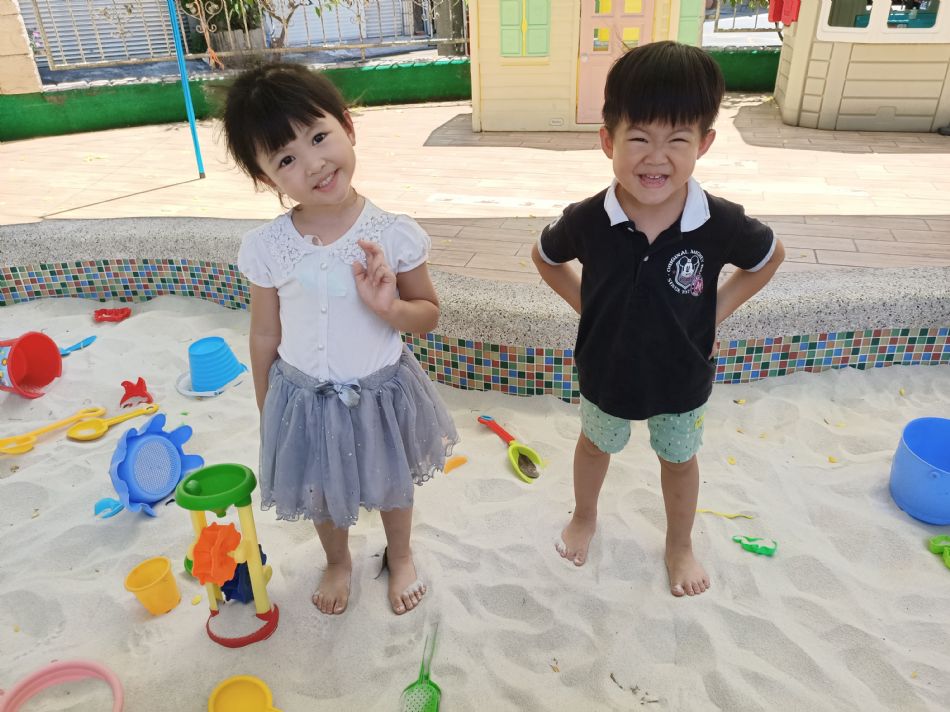 文件 : <FONT COLOR='red'>(109.06.22)開心玩沙-7.JPG</FONT> <BR> 尺寸 : <FONT COLOR='blue'>950 × 712</FONT> 圖元 <BR> 格式 : <FONT COLOR='green'>jpg</FONT> <BR> 大小 : <FONT COLOR='green'> -- </FONT> KB