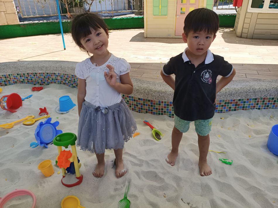 文件 : <FONT COLOR='red'>(109.06.22)開心玩沙-8.JPG</FONT> <BR> 尺寸 : <FONT COLOR='blue'>950 × 712</FONT> 圖元 <BR> 格式 : <FONT COLOR='green'>jpg</FONT> <BR> 大小 : <FONT COLOR='green'> -- </FONT> KB