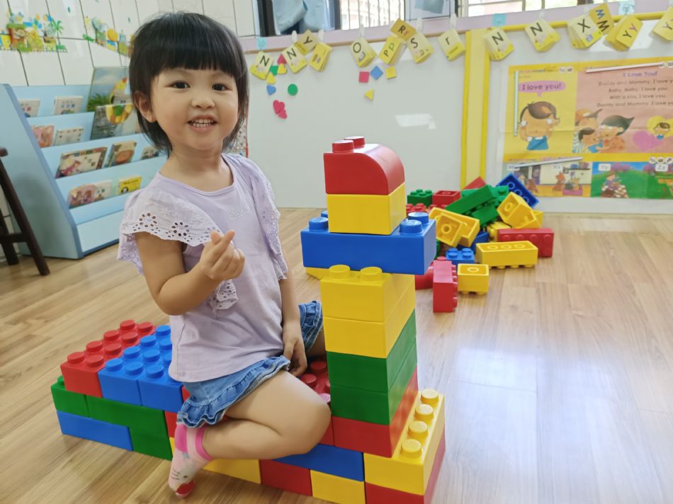 文件 : <FONT COLOR='red'>(109.06.23)樂高【騎木馬】-1.JPG</FONT> <BR> 尺寸 : <FONT COLOR='blue'>950 × 712</FONT> 圖元 <BR> 格式 : <FONT COLOR='green'>jpg</FONT> <BR> 大小 : <FONT COLOR='green'> -- </FONT> KB