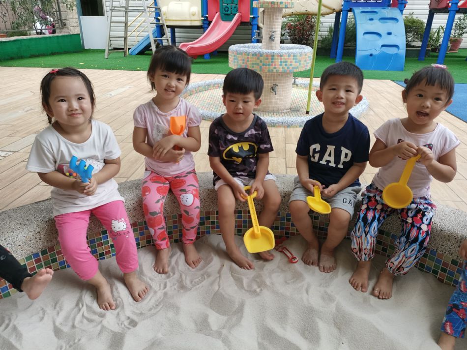 文件 : <FONT COLOR='red'>(109.06.20)玩沙趣-5.JPG</FONT> <BR> 尺寸 : <FONT COLOR='blue'>950 × 712</FONT> 圖元 <BR> 格式 : <FONT COLOR='green'>jpg</FONT> <BR> 大小 : <FONT COLOR='green'> -- </FONT> KB