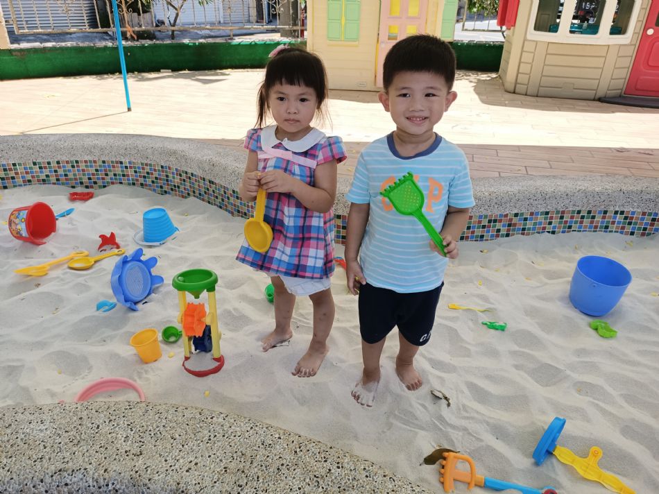 文件 : <FONT COLOR='red'>(109.06.22)開心玩沙-2.JPG</FONT> <BR> 尺寸 : <FONT COLOR='blue'>950 × 712</FONT> 圖元 <BR> 格式 : <FONT COLOR='green'>jpg</FONT> <BR> 大小 : <FONT COLOR='green'> -- </FONT> KB