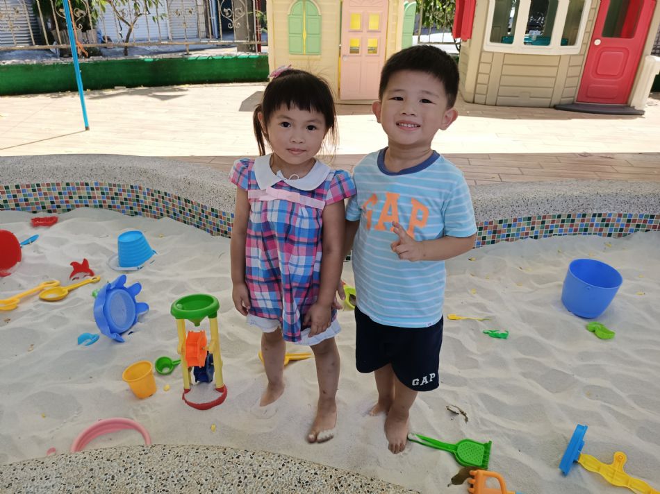 文件 : <FONT COLOR='red'>(109.06.22)開心玩沙-3.JPG</FONT> <BR> 尺寸 : <FONT COLOR='blue'>950 × 712</FONT> 圖元 <BR> 格式 : <FONT COLOR='green'>jpg</FONT> <BR> 大小 : <FONT COLOR='green'> -- </FONT> KB