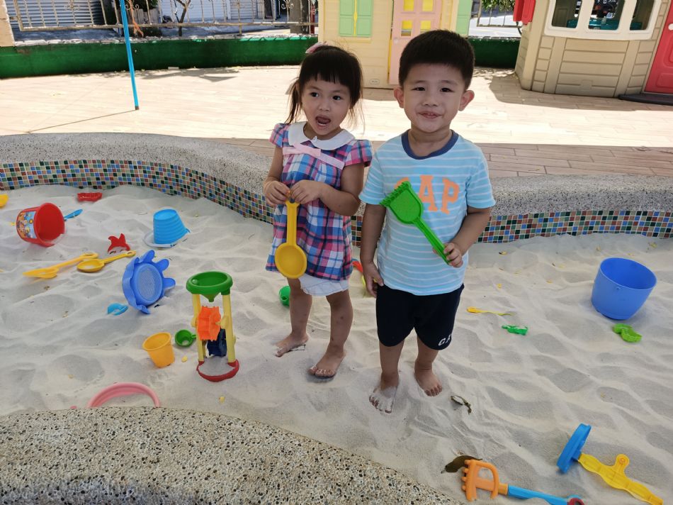 文件 : <FONT COLOR='red'>(109.06.22)開心玩沙-5.JPG</FONT> <BR> 尺寸 : <FONT COLOR='blue'>950 × 712</FONT> 圖元 <BR> 格式 : <FONT COLOR='green'>jpg</FONT> <BR> 大小 : <FONT COLOR='green'> -- </FONT> KB