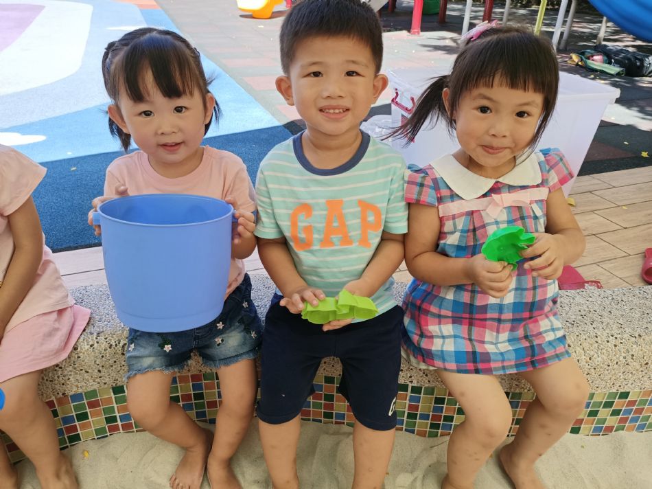 文件 : <FONT COLOR='red'>(109.06.22)開心玩沙-6.JPG</FONT> <BR> 尺寸 : <FONT COLOR='blue'>950 × 712</FONT> 圖元 <BR> 格式 : <FONT COLOR='green'>jpg</FONT> <BR> 大小 : <FONT COLOR='green'> -- </FONT> KB