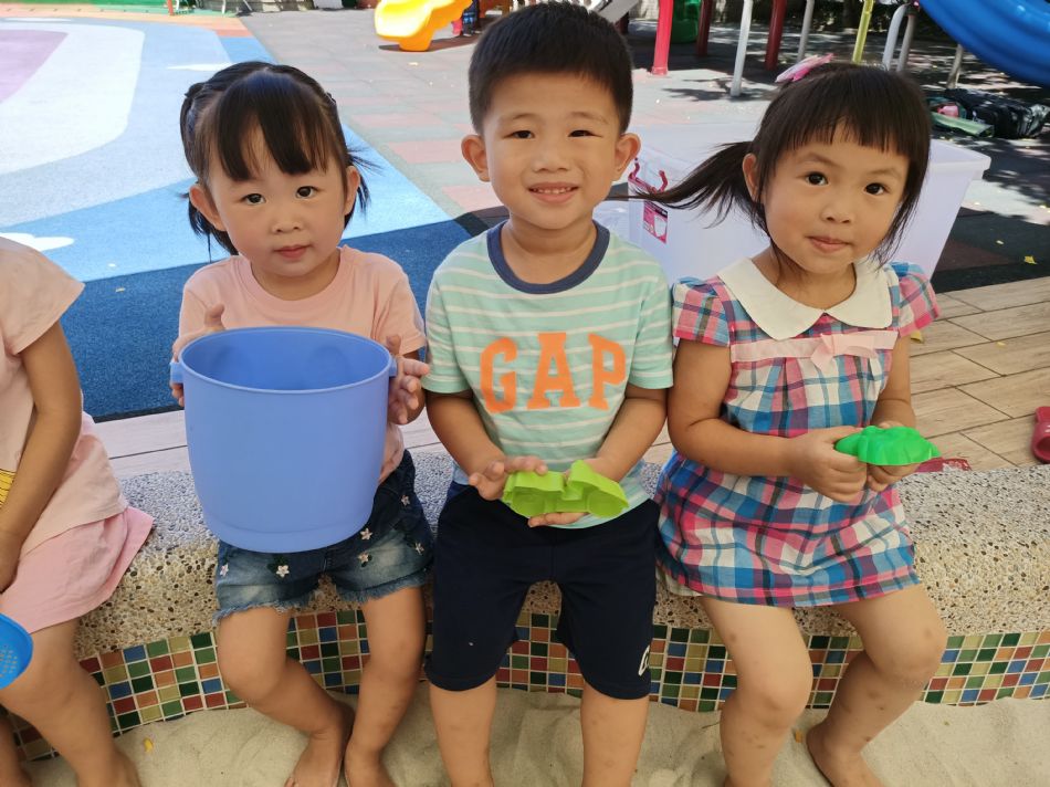 文件 : <FONT COLOR='red'>(109.06.22)開心玩沙-9.JPG</FONT> <BR> 尺寸 : <FONT COLOR='blue'>950 × 712</FONT> 圖元 <BR> 格式 : <FONT COLOR='green'>jpg</FONT> <BR> 大小 : <FONT COLOR='green'> -- </FONT> KB