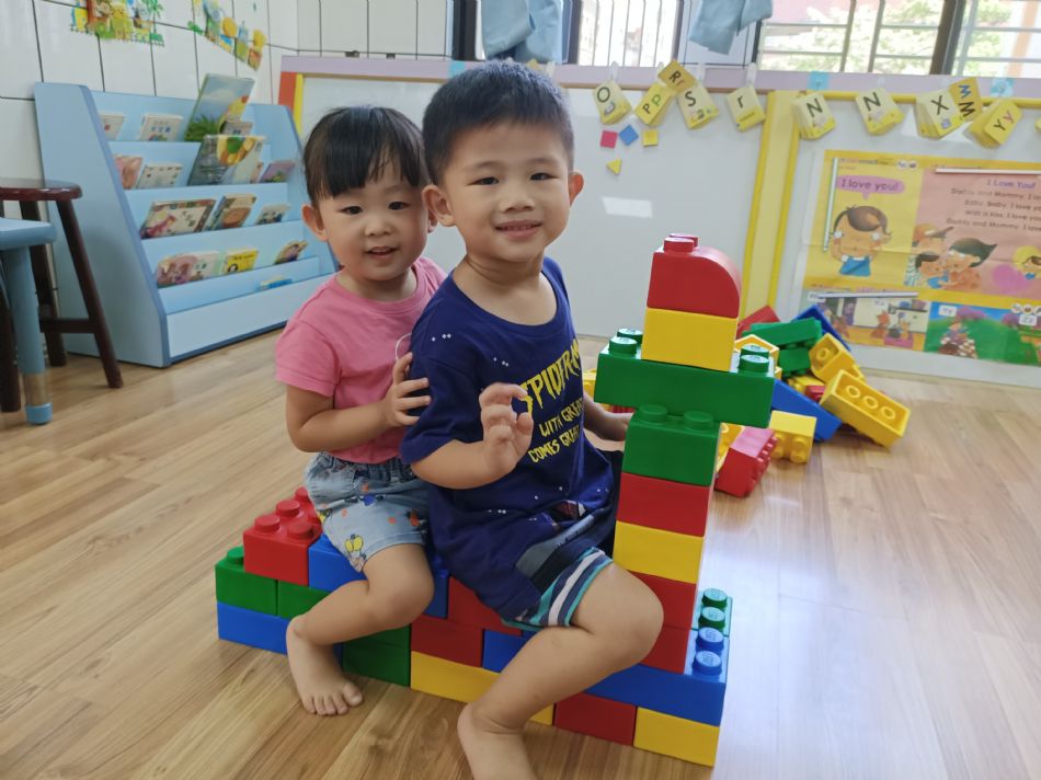 文件 : <FONT COLOR='red'>(109.06.23)樂高【騎木馬】-1.JPG</FONT> <BR> 尺寸 : <FONT COLOR='blue'>950 × 712</FONT> 圖元 <BR> 格式 : <FONT COLOR='green'>jpg</FONT> <BR> 大小 : <FONT COLOR='green'> -- </FONT> KB