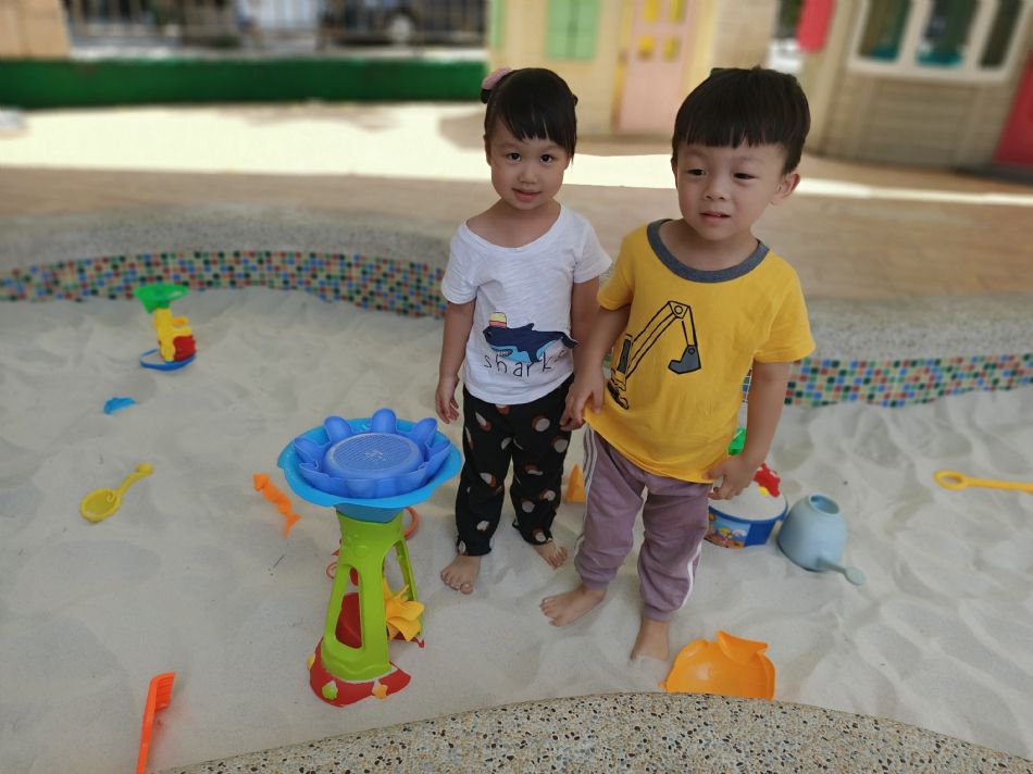 文件 : <FONT COLOR='red'>(109.06.20)玩沙趣-8.JPG</FONT> <BR> 尺寸 : <FONT COLOR='blue'>950 × 712</FONT> 圖元 <BR> 格式 : <FONT COLOR='green'>jpg</FONT> <BR> 大小 : <FONT COLOR='green'> -- </FONT> KB