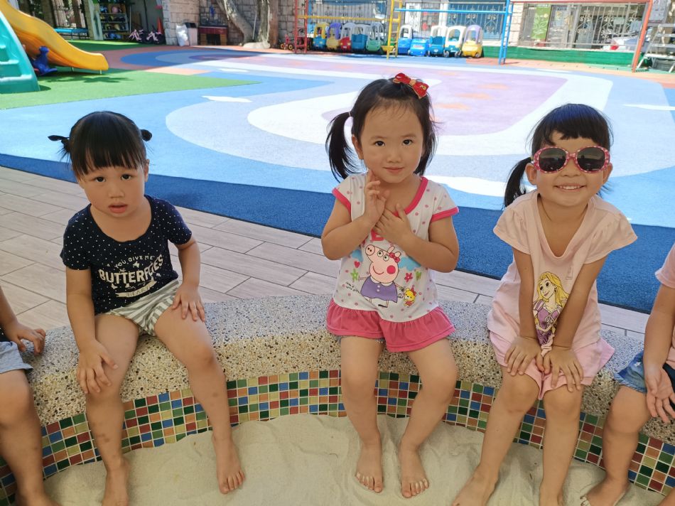 文件 : <FONT COLOR='red'>(109.06.22)開心玩沙-10.JPG</FONT> <BR> 尺寸 : <FONT COLOR='blue'>950 × 712</FONT> 圖元 <BR> 格式 : <FONT COLOR='green'>jpg</FONT> <BR> 大小 : <FONT COLOR='green'> -- </FONT> KB