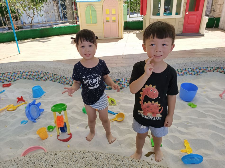 文件 : <FONT COLOR='red'>(109.06.22)開心玩沙-3.JPG</FONT> <BR> 尺寸 : <FONT COLOR='blue'>950 × 712</FONT> 圖元 <BR> 格式 : <FONT COLOR='green'>jpg</FONT> <BR> 大小 : <FONT COLOR='green'> -- </FONT> KB