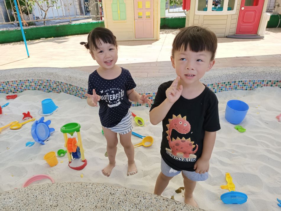 文件 : <FONT COLOR='red'>(109.06.22)開心玩沙-8.JPG</FONT> <BR> 尺寸 : <FONT COLOR='blue'>950 × 712</FONT> 圖元 <BR> 格式 : <FONT COLOR='green'>jpg</FONT> <BR> 大小 : <FONT COLOR='green'> -- </FONT> KB