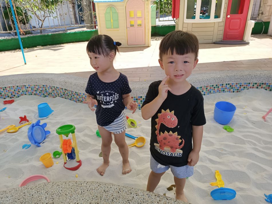 文件 : <FONT COLOR='red'>(109.06.22)開心玩沙-9.JPG</FONT> <BR> 尺寸 : <FONT COLOR='blue'>950 × 712</FONT> 圖元 <BR> 格式 : <FONT COLOR='green'>jpg</FONT> <BR> 大小 : <FONT COLOR='green'> -- </FONT> KB