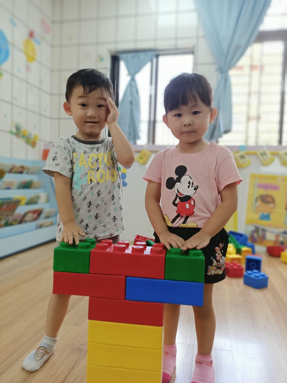 文件 : <FONT COLOR='red'>(109.06.30)樂高【好吃的冰棒】-6.JPG</FONT> <BR> 尺寸 : <FONT COLOR='blue'>950 × 1267</FONT> 圖元 <BR> 格式 : <FONT COLOR='green'>jpg</FONT> <BR> 大小 : <FONT COLOR='green'> -- </FONT> KB