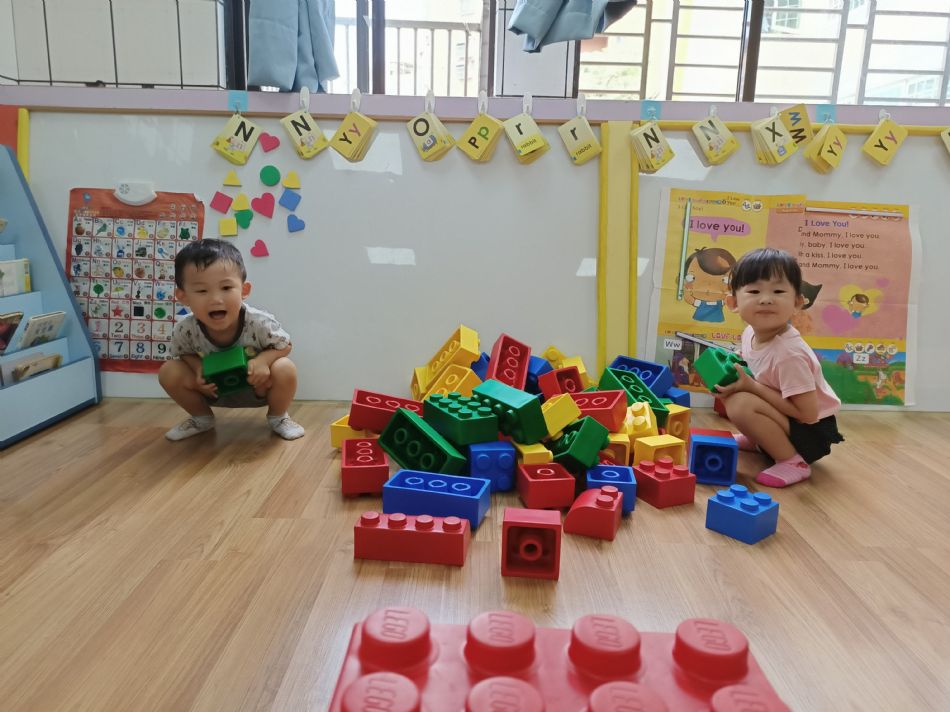 文件 : <FONT COLOR='red'>(109.06.30)樂高【好吃的冰棒】-8.JPG</FONT> <BR> 尺寸 : <FONT COLOR='blue'>950 × 712</FONT> 圖元 <BR> 格式 : <FONT COLOR='green'>jpg</FONT> <BR> 大小 : <FONT COLOR='green'> -- </FONT> KB