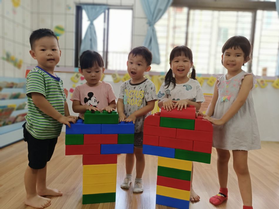 文件 : <FONT COLOR='red'>(109.06.30)樂高【好吃的冰棒】.JPG</FONT> <BR> 尺寸 : <FONT COLOR='blue'>950 × 712</FONT> 圖元 <BR> 格式 : <FONT COLOR='green'>jpg</FONT> <BR> 大小 : <FONT COLOR='green'> -- </FONT> KB