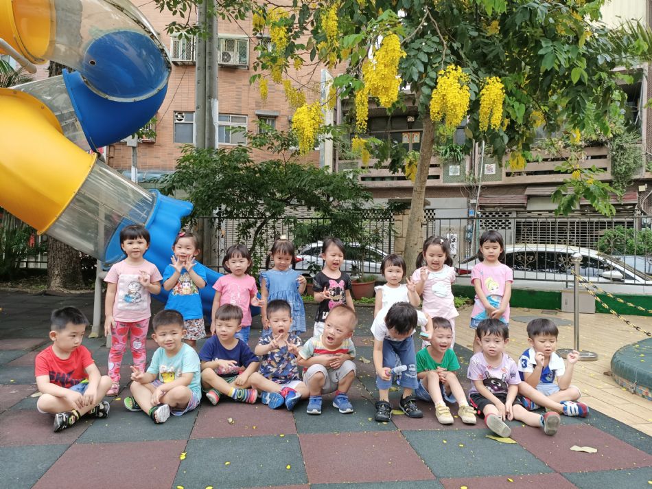 文件 : <FONT COLOR='red'>(109.06.11)操場遊戲-4.JPG</FONT> <BR> 尺寸 : <FONT COLOR='blue'>950 × 712</FONT> 圖元 <BR> 格式 : <FONT COLOR='green'>jpg</FONT> <BR> 大小 : <FONT COLOR='green'> -- </FONT> KB