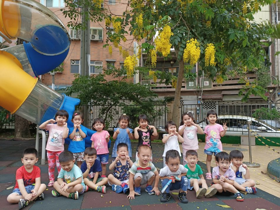 文件 : <FONT COLOR='red'>(109.06.11)操場遊戲-9.JPG</FONT> <BR> 尺寸 : <FONT COLOR='blue'>950 × 712</FONT> 圖元 <BR> 格式 : <FONT COLOR='green'>jpg</FONT> <BR> 大小 : <FONT COLOR='green'> -- </FONT> KB