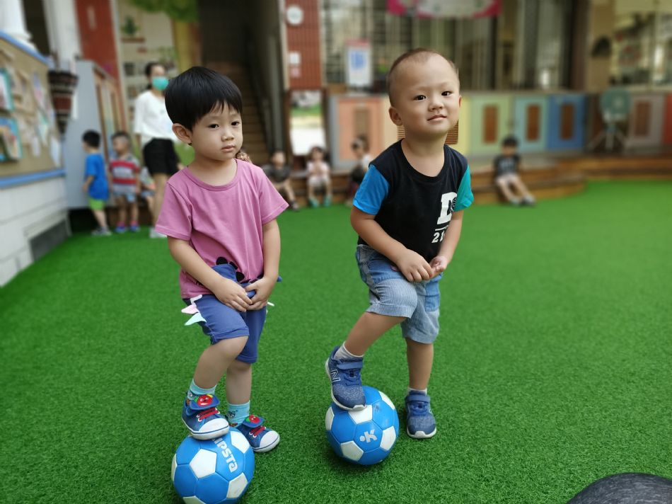 文件 : <FONT COLOR='red'>(109.06.17)體能【QQ棒棒糖】-7.JPG</FONT> <BR> 尺寸 : <FONT COLOR='blue'>950 × 712</FONT> 圖元 <BR> 格式 : <FONT COLOR='green'>jpg</FONT> <BR> 大小 : <FONT COLOR='green'> -- </FONT> KB