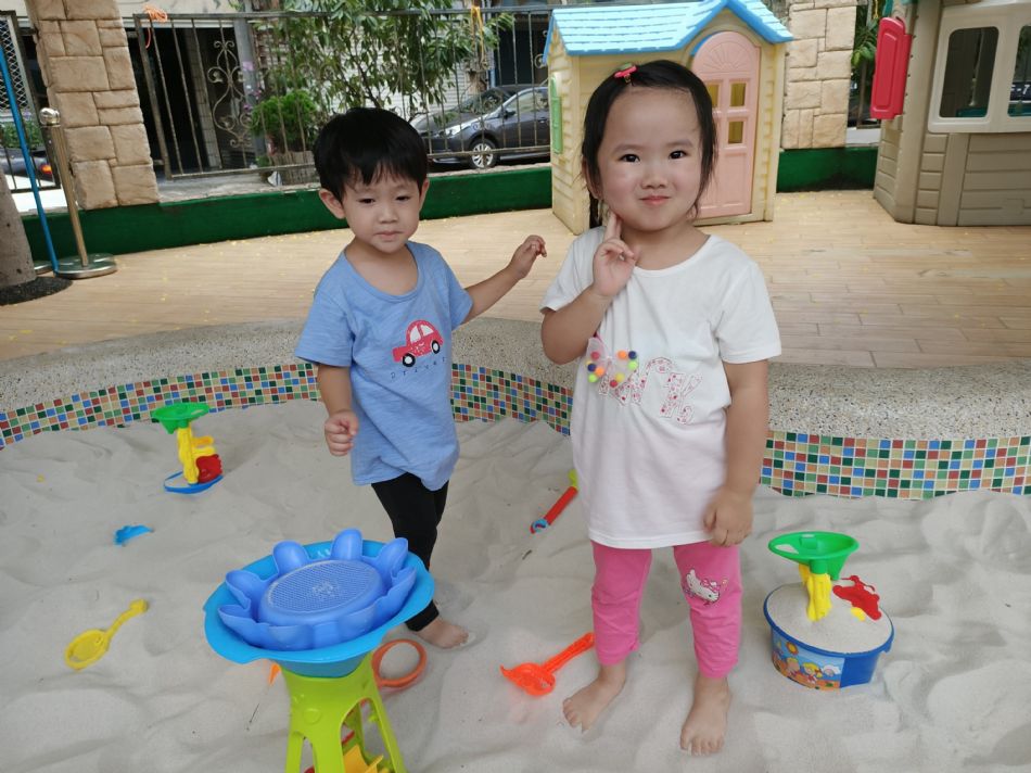 文件 : <FONT COLOR='red'>(109.06.20)玩沙趣.JPG</FONT> <BR> 尺寸 : <FONT COLOR='blue'>950 × 712</FONT> 圖元 <BR> 格式 : <FONT COLOR='green'>jpg</FONT> <BR> 大小 : <FONT COLOR='green'> -- </FONT> KB