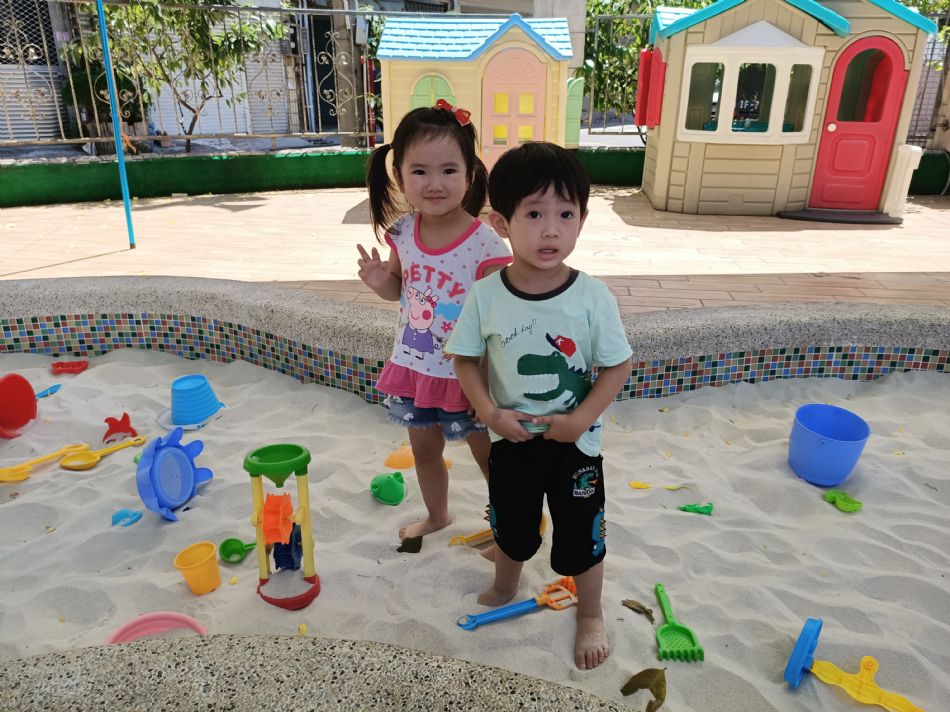 文件 : <FONT COLOR='red'>(109.06.22)開心玩沙-1.JPG</FONT> <BR> 尺寸 : <FONT COLOR='blue'>950 × 712</FONT> 圖元 <BR> 格式 : <FONT COLOR='green'>jpg</FONT> <BR> 大小 : <FONT COLOR='green'> -- </FONT> KB