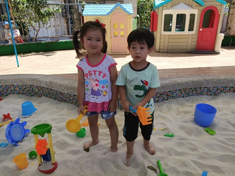 文件 : <FONT COLOR='red'>(109.06.22)開心玩沙-4.JPG</FONT> <BR> 尺寸 : <FONT COLOR='blue'>950 × 712</FONT> 圖元 <BR> 格式 : <FONT COLOR='green'>jpg</FONT> <BR> 大小 : <FONT COLOR='green'> -- </FONT> KB