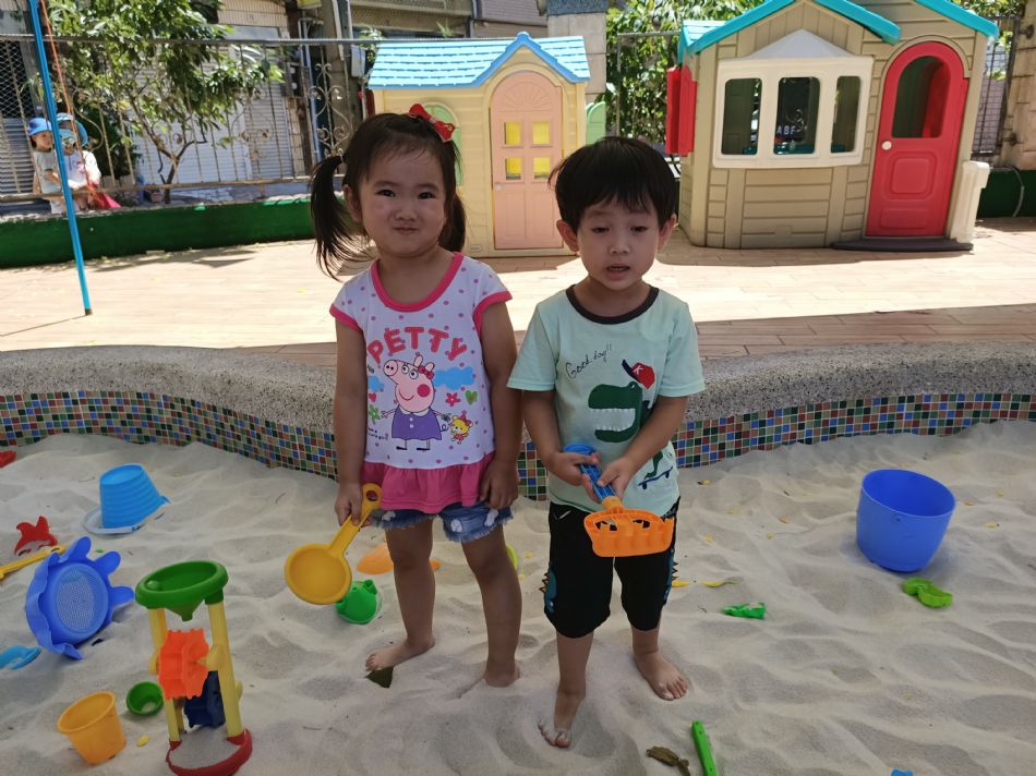 文件 : <FONT COLOR='red'>(109.06.22)開心玩沙-8.JPG</FONT> <BR> 尺寸 : <FONT COLOR='blue'>950 × 712</FONT> 圖元 <BR> 格式 : <FONT COLOR='green'>jpg</FONT> <BR> 大小 : <FONT COLOR='green'> -- </FONT> KB