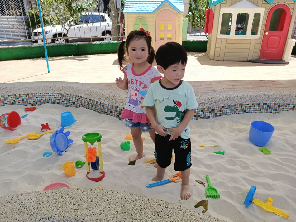 文件 : <FONT COLOR='red'>(109.06.22)開心玩沙-9.JPG</FONT> <BR> 尺寸 : <FONT COLOR='blue'>950 × 712</FONT> 圖元 <BR> 格式 : <FONT COLOR='green'>jpg</FONT> <BR> 大小 : <FONT COLOR='green'> -- </FONT> KB