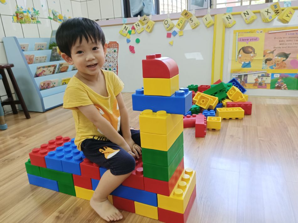 文件 : <FONT COLOR='red'>(109.06.23)樂高【騎木馬】-12.JPG</FONT> <BR> 尺寸 : <FONT COLOR='blue'>950 × 712</FONT> 圖元 <BR> 格式 : <FONT COLOR='green'>jpg</FONT> <BR> 大小 : <FONT COLOR='green'> -- </FONT> KB