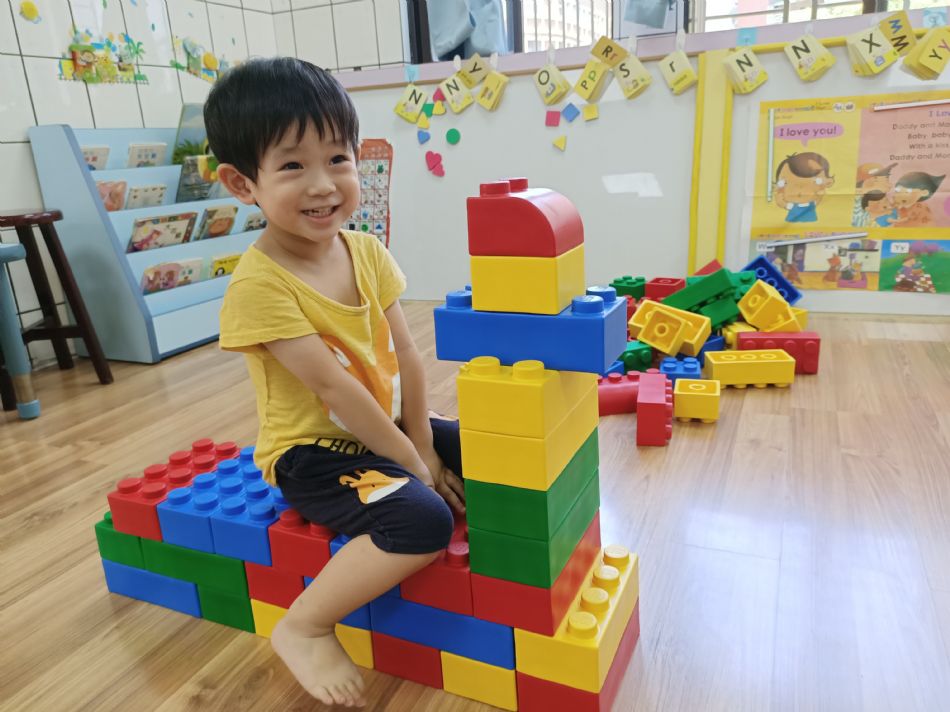 文件 : <FONT COLOR='red'>(109.06.23)樂高【騎木馬】-13.JPG</FONT> <BR> 尺寸 : <FONT COLOR='blue'>950 × 712</FONT> 圖元 <BR> 格式 : <FONT COLOR='green'>jpg</FONT> <BR> 大小 : <FONT COLOR='green'> -- </FONT> KB