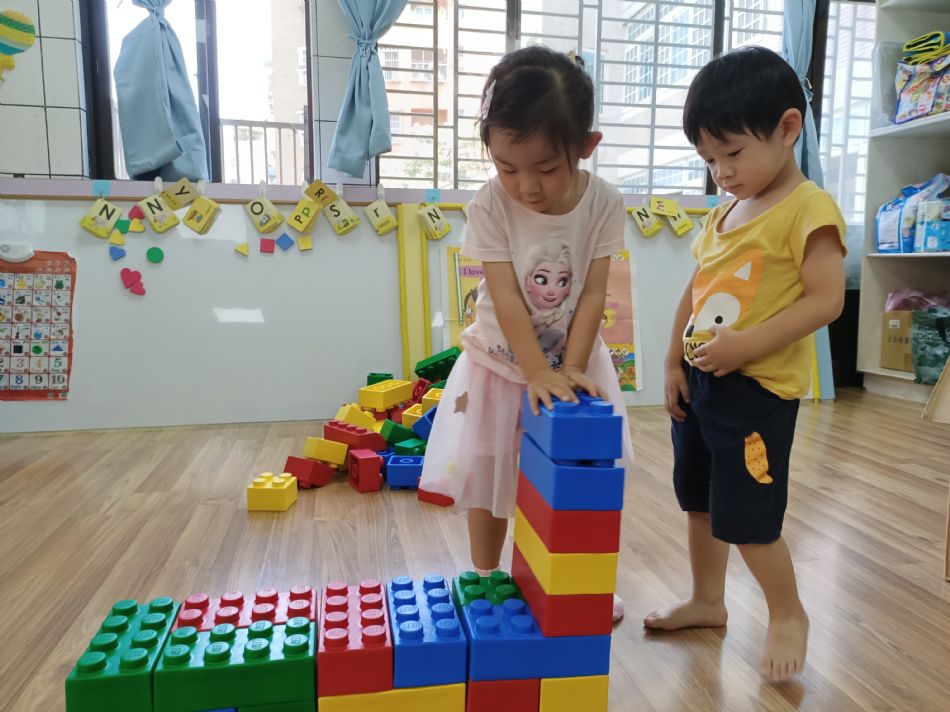 文件 : <FONT COLOR='red'>(109.06.23)樂高【騎木馬】-2.JPG</FONT> <BR> 尺寸 : <FONT COLOR='blue'>950 × 712</FONT> 圖元 <BR> 格式 : <FONT COLOR='green'>jpg</FONT> <BR> 大小 : <FONT COLOR='green'> -- </FONT> KB