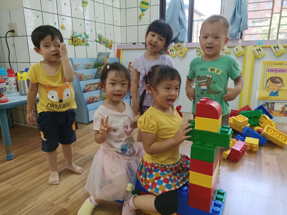 文件 : <FONT COLOR='red'>(109.06.23)樂高【騎木馬】-4.JPG</FONT> <BR> 尺寸 : <FONT COLOR='blue'>950 × 712</FONT> 圖元 <BR> 格式 : <FONT COLOR='green'>jpg</FONT> <BR> 大小 : <FONT COLOR='green'> -- </FONT> KB