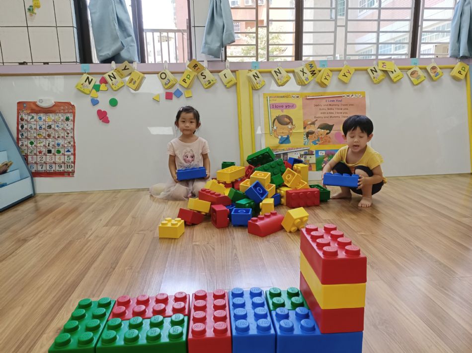 文件 : <FONT COLOR='red'>(109.06.23)樂高【騎木馬】-6.JPG</FONT> <BR> 尺寸 : <FONT COLOR='blue'>950 × 712</FONT> 圖元 <BR> 格式 : <FONT COLOR='green'>jpg</FONT> <BR> 大小 : <FONT COLOR='green'> -- </FONT> KB