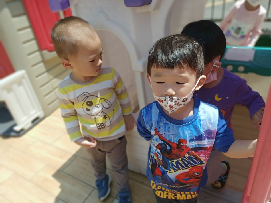 文件 : <FONT COLOR='red'>(109.04.30)操場遊戲-12.JPG</FONT> <BR> 尺寸 : <FONT COLOR='blue'>950 × 712</FONT> 圖元 <BR> 格式 : <FONT COLOR='green'>jpg</FONT> <BR> 大小 : <FONT COLOR='green'> -- </FONT> KB