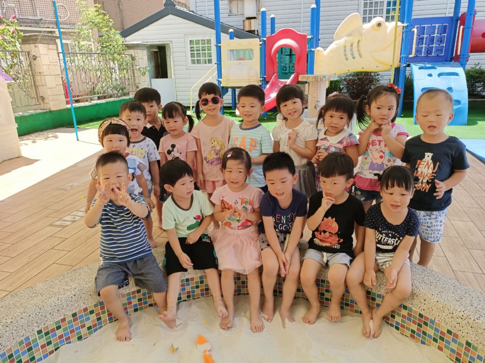 文件 : <FONT COLOR='red'>(109.06.22)開心玩沙.JPG</FONT> <BR> 尺寸 : <FONT COLOR='blue'>950 × 712</FONT> 圖元 <BR> 格式 : <FONT COLOR='green'>jpg</FONT> <BR> 大小 : <FONT COLOR='green'> -- </FONT> KB