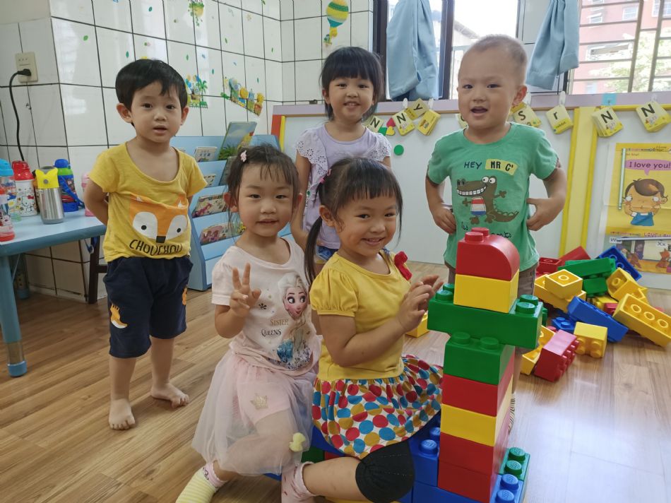 文件 : <FONT COLOR='red'>(109.06.23)樂高【騎木馬】-11.JPG</FONT> <BR> 尺寸 : <FONT COLOR='blue'>950 × 712</FONT> 圖元 <BR> 格式 : <FONT COLOR='green'>jpg</FONT> <BR> 大小 : <FONT COLOR='green'> -- </FONT> KB