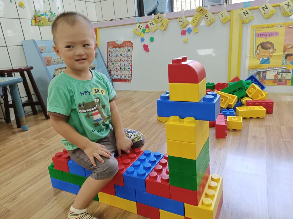 文件 : <FONT COLOR='red'>(109.06.23)樂高【騎木馬】-2.JPG</FONT> <BR> 尺寸 : <FONT COLOR='blue'>950 × 712</FONT> 圖元 <BR> 格式 : <FONT COLOR='green'>jpg</FONT> <BR> 大小 : <FONT COLOR='green'> -- </FONT> KB