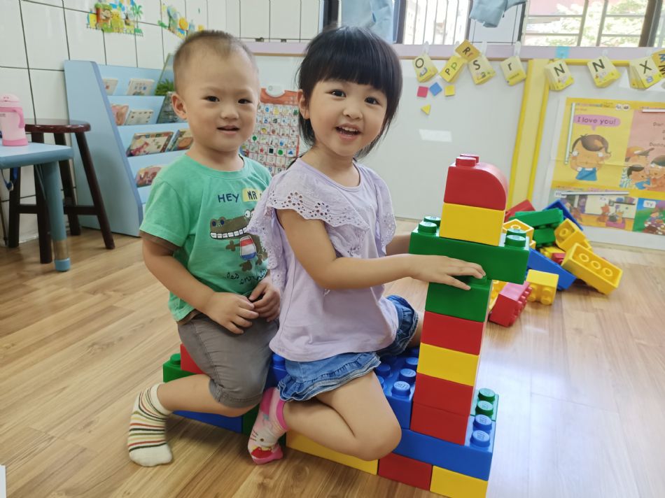 文件 : <FONT COLOR='red'>(109.06.23)樂高【騎木馬】-7.JPG</FONT> <BR> 尺寸 : <FONT COLOR='blue'>950 × 712</FONT> 圖元 <BR> 格式 : <FONT COLOR='green'>jpg</FONT> <BR> 大小 : <FONT COLOR='green'> -- </FONT> KB