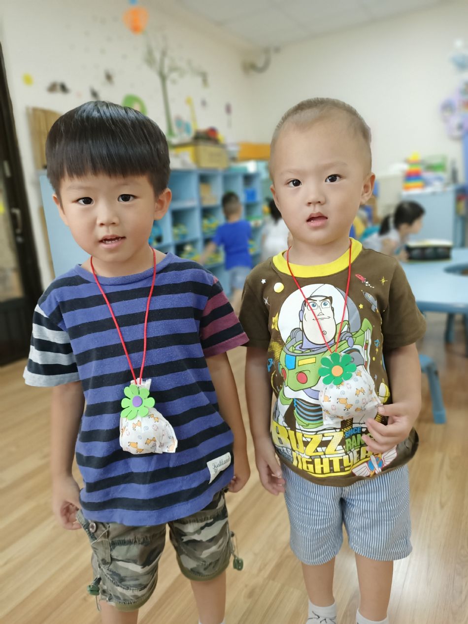 文件 : <FONT COLOR='red'>(109.06.24)端午香包-1.JPG</FONT> <BR> 尺寸 : <FONT COLOR='blue'>950 × 1267</FONT> 圖元 <BR> 格式 : <FONT COLOR='green'>jpg</FONT> <BR> 大小 : <FONT COLOR='green'> -- </FONT> KB